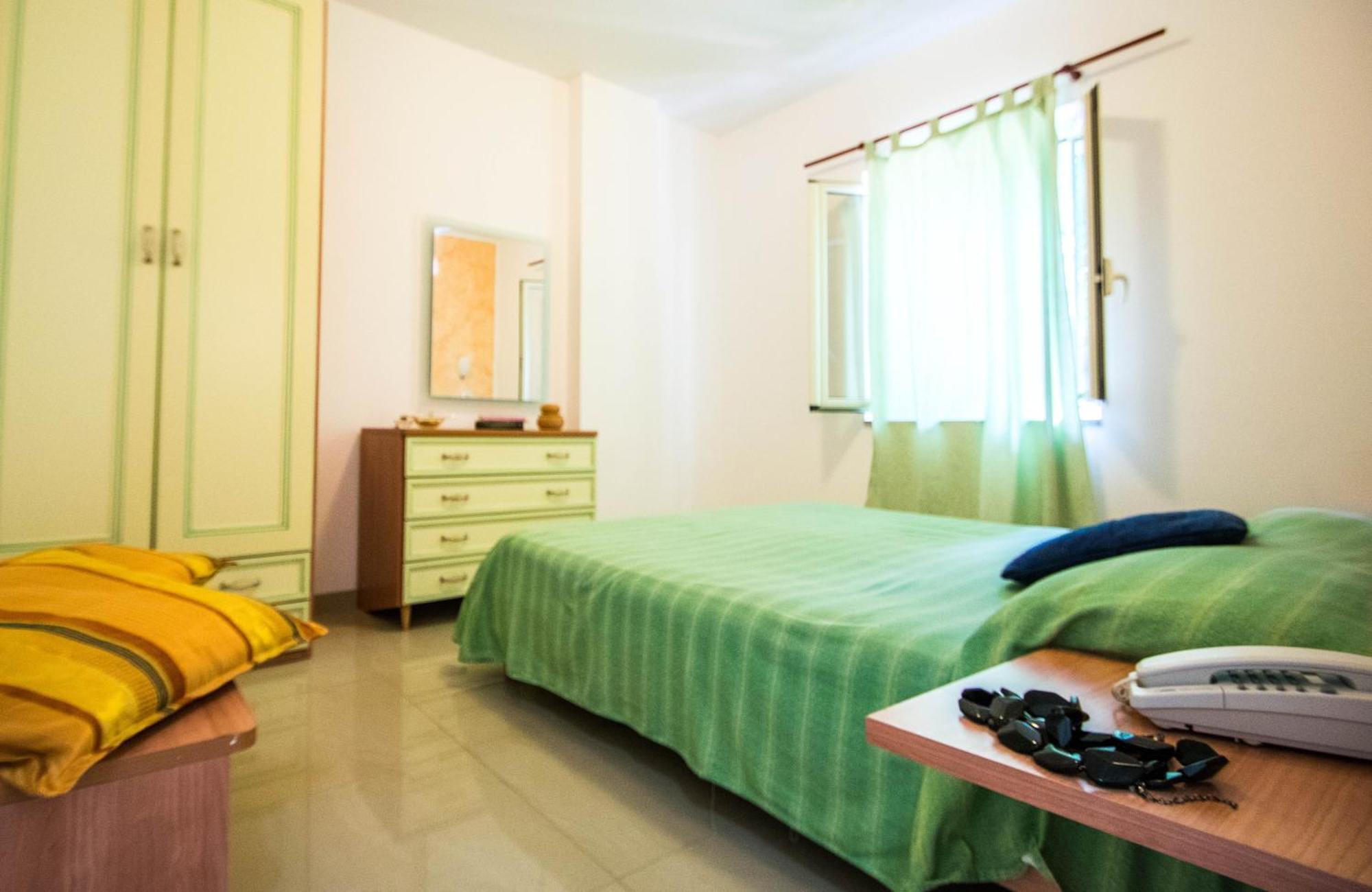 Hotel Resort Rocca Di Vadaro Capo Vaticano Zimmer foto